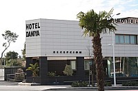 Carteles Hotel Daniya 011